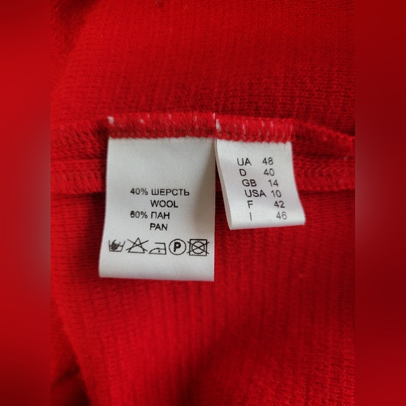 Gorgeous warm red dress with necklace - Picture 3 of 3